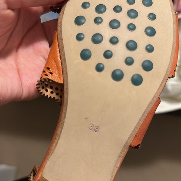 Everybody By BZ Moda - Brown Leather Cut Out Sandals - Picture 7 of 7